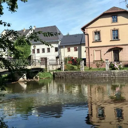 Mestansky Dum - Kulturni Pamatka Mlynska 119 4* インドルジフーフ・フラデツ