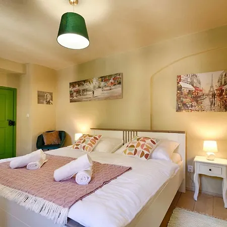 Guest house Mestansky Dum - Kulturni Pamatka Mlynska 119